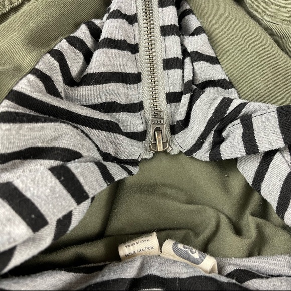 Women’s Roxy Green Hooded Jacket Size XS! - Picture 3 of 6